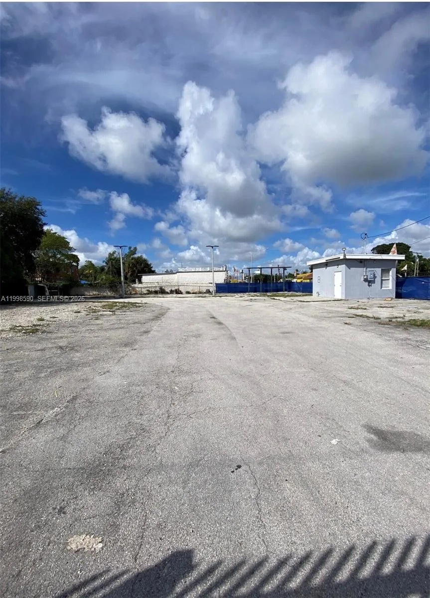 300 NW 79th St, Miami, FL 33150 photo 2