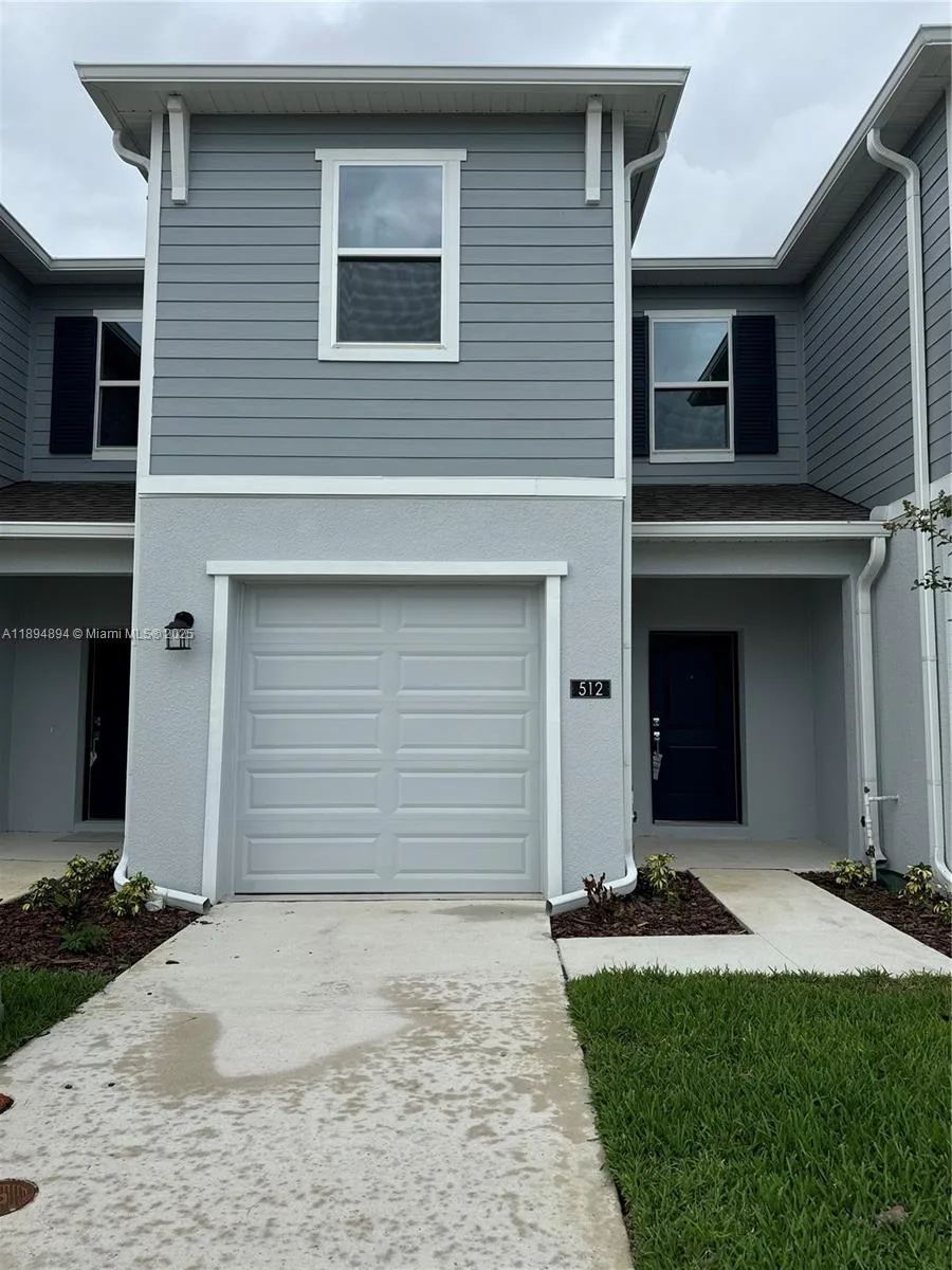 512 Hart LN, Other City - In The State Of Florida, FL 33838