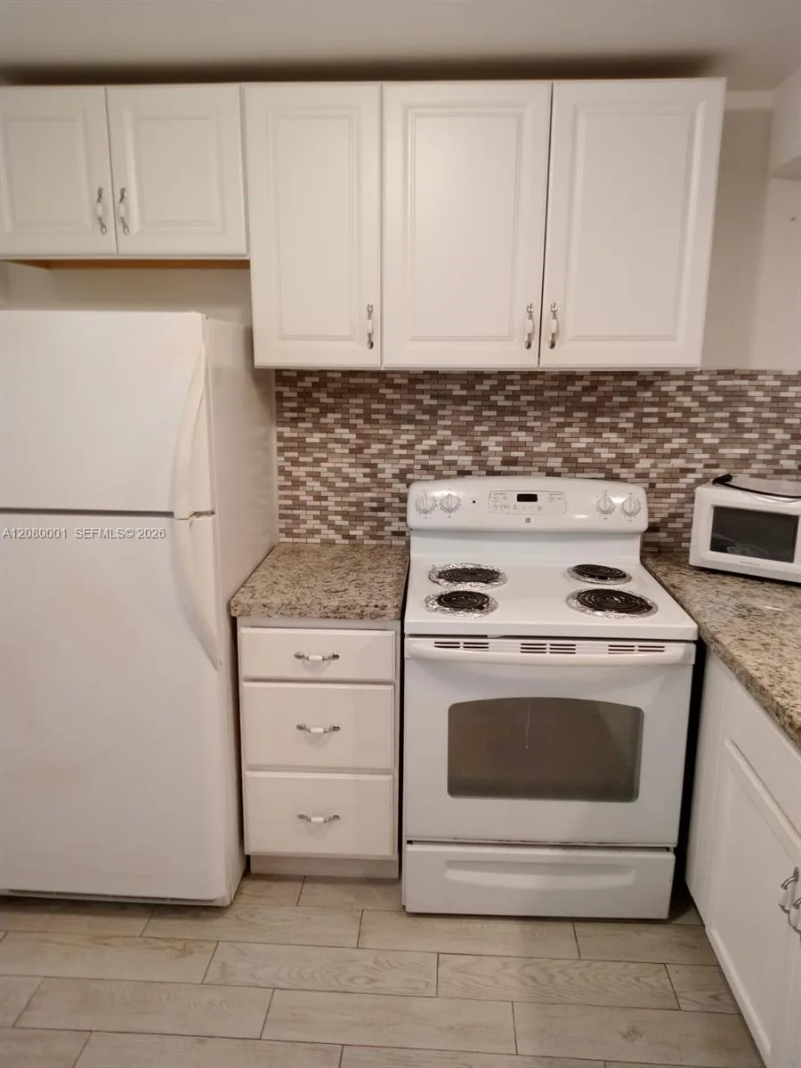 319 NE 14th Ave # 604, Hallandale Beach, FL 33009 photo 8