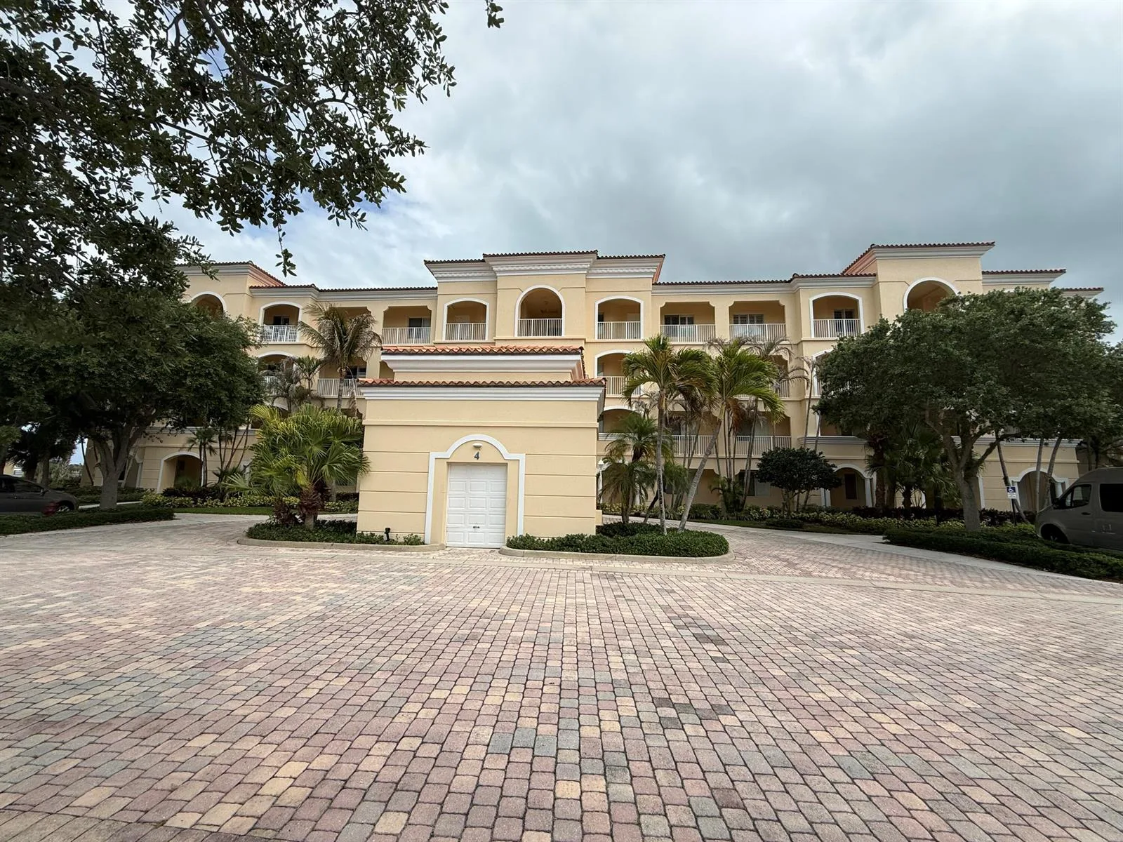 4 Harbour Isle Drive E # Unit 204, Fort Pierce, FL 34949
