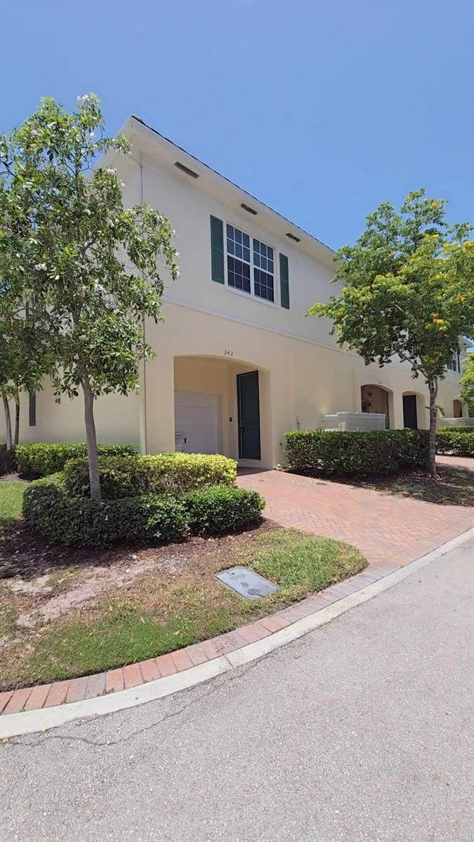 243 SW 7th Court # 243, Pompano Beach, FL 33060