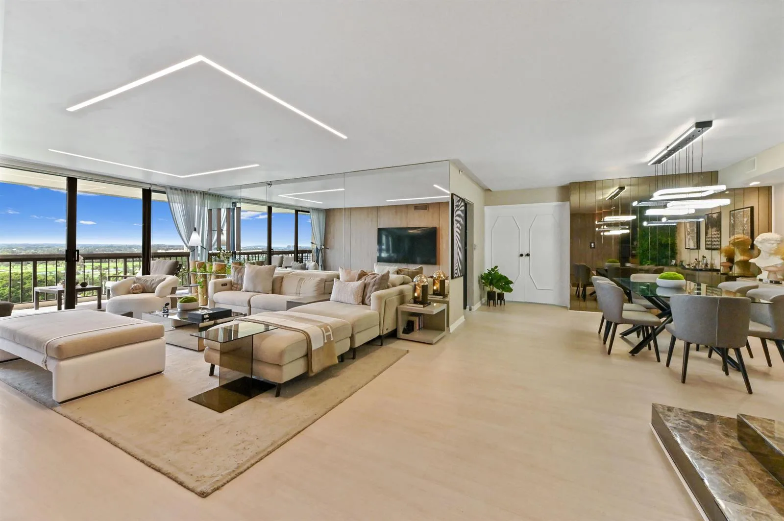 1900 Consulate Place # 1205, West Palm Beach, FL 33401