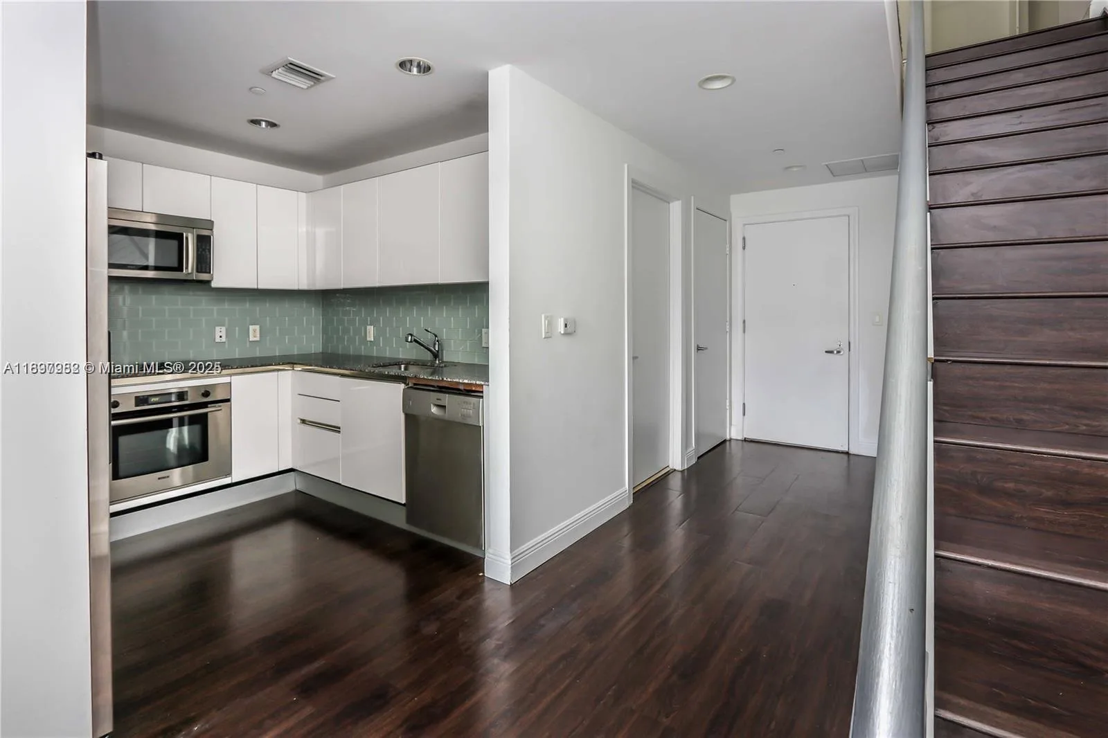 1050 Brickell Ave # 414, Miami, FL 33131 photo 10
