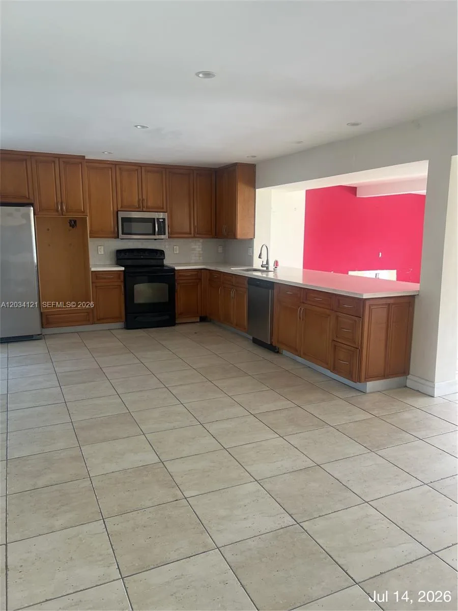 18715 NE 18th Ave, Miami, FL 33179