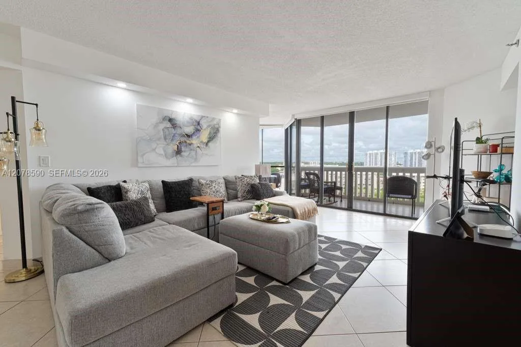 1000 W Island Blvd # 1010, Aventura, FL 33160
