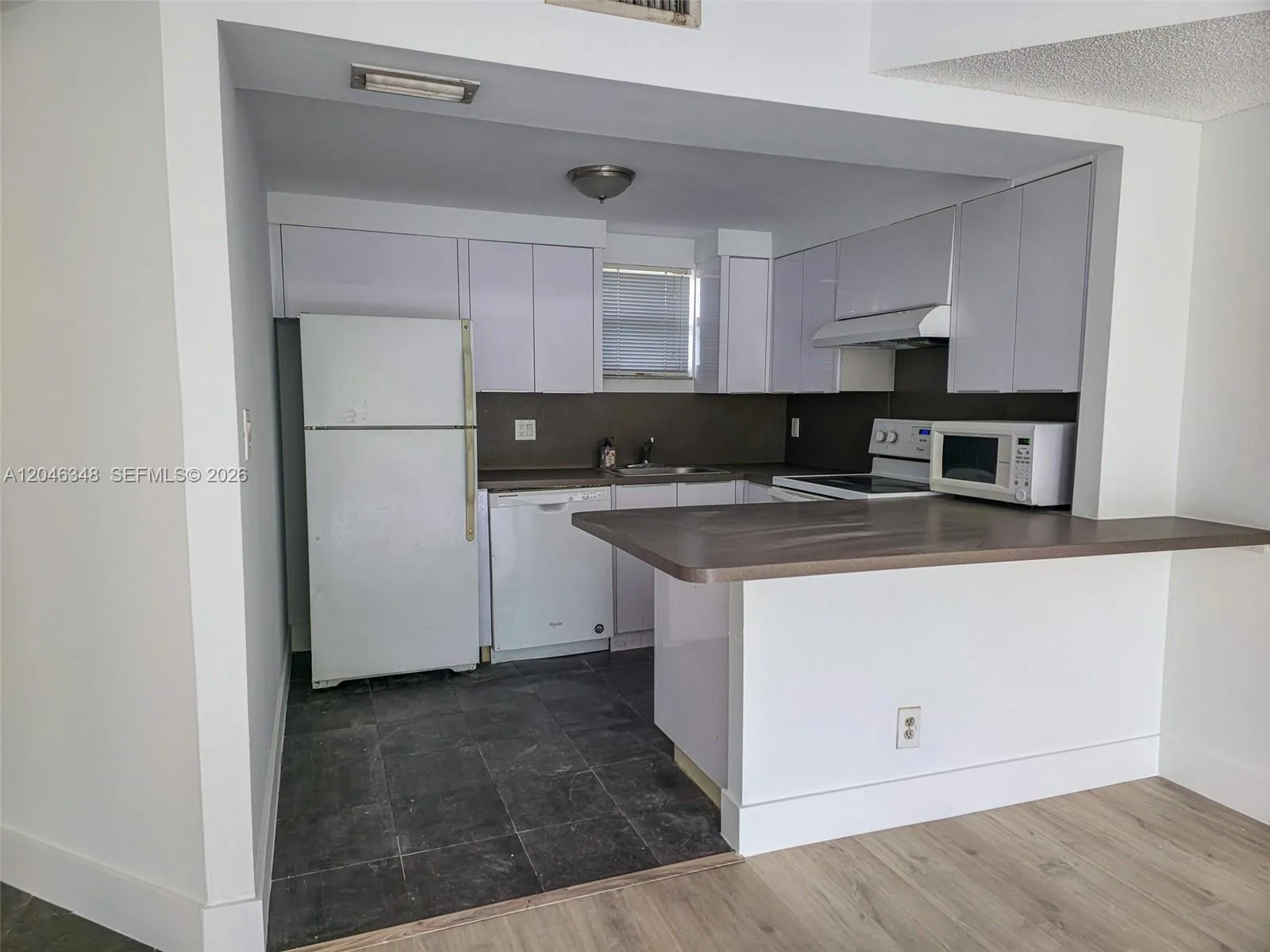 8290 Lake Dr # 422, Doral, FL 33166 photo 4
