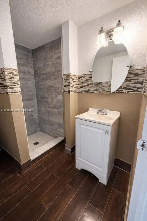 14405 NE 5th Ave # B, Miami, FL 33161 photo 3
