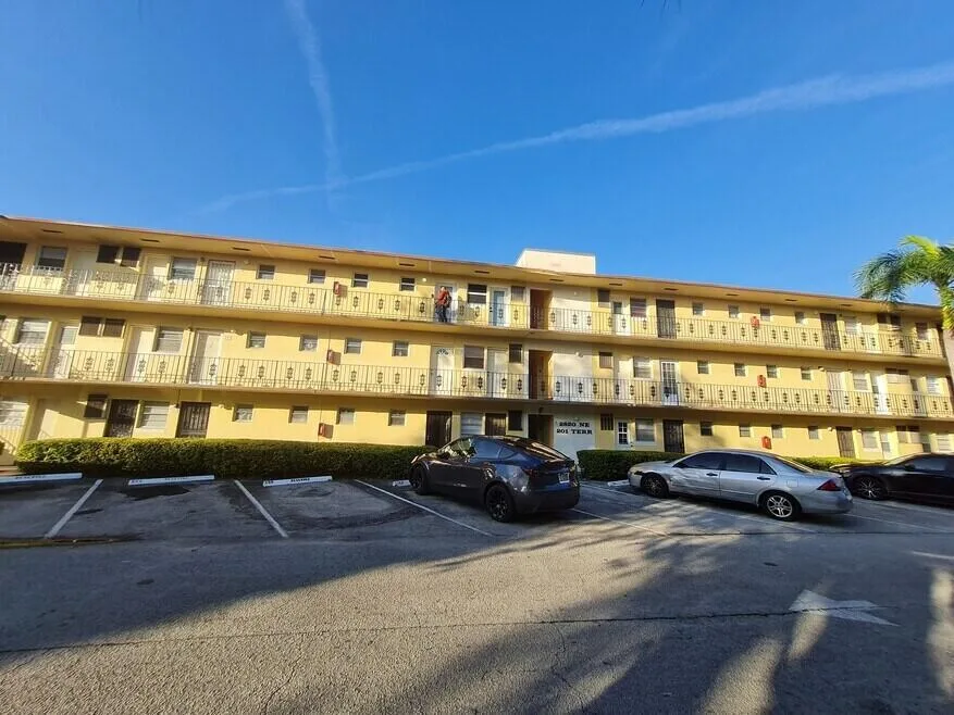 2820 NE 201ST Terrace # F106, Aventura, FL 33180
