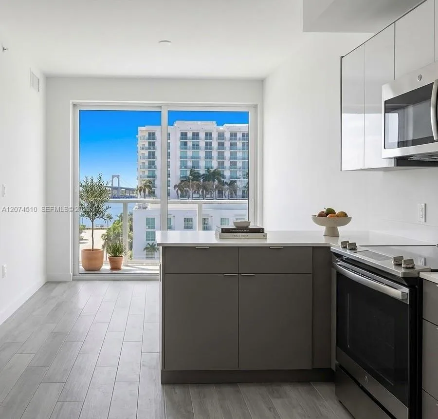 321 NE 26th St # 716, Miami, FL 33137 photo 4