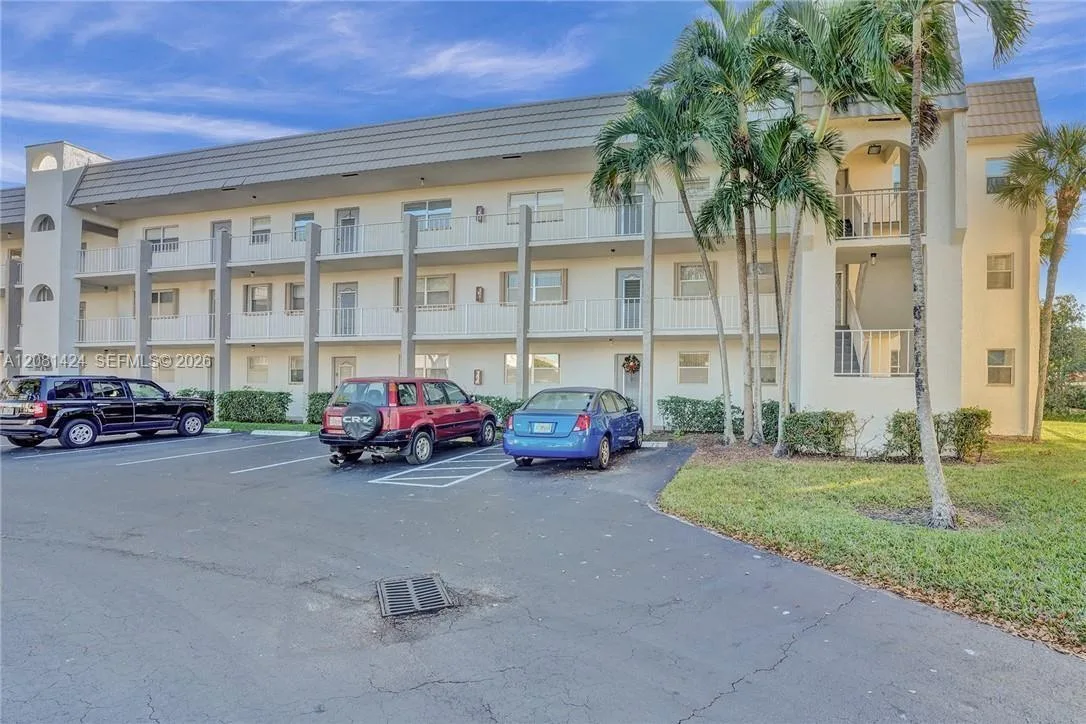 8325 Sunrise Lakes Blvd # 212, Sunrise, FL 33322