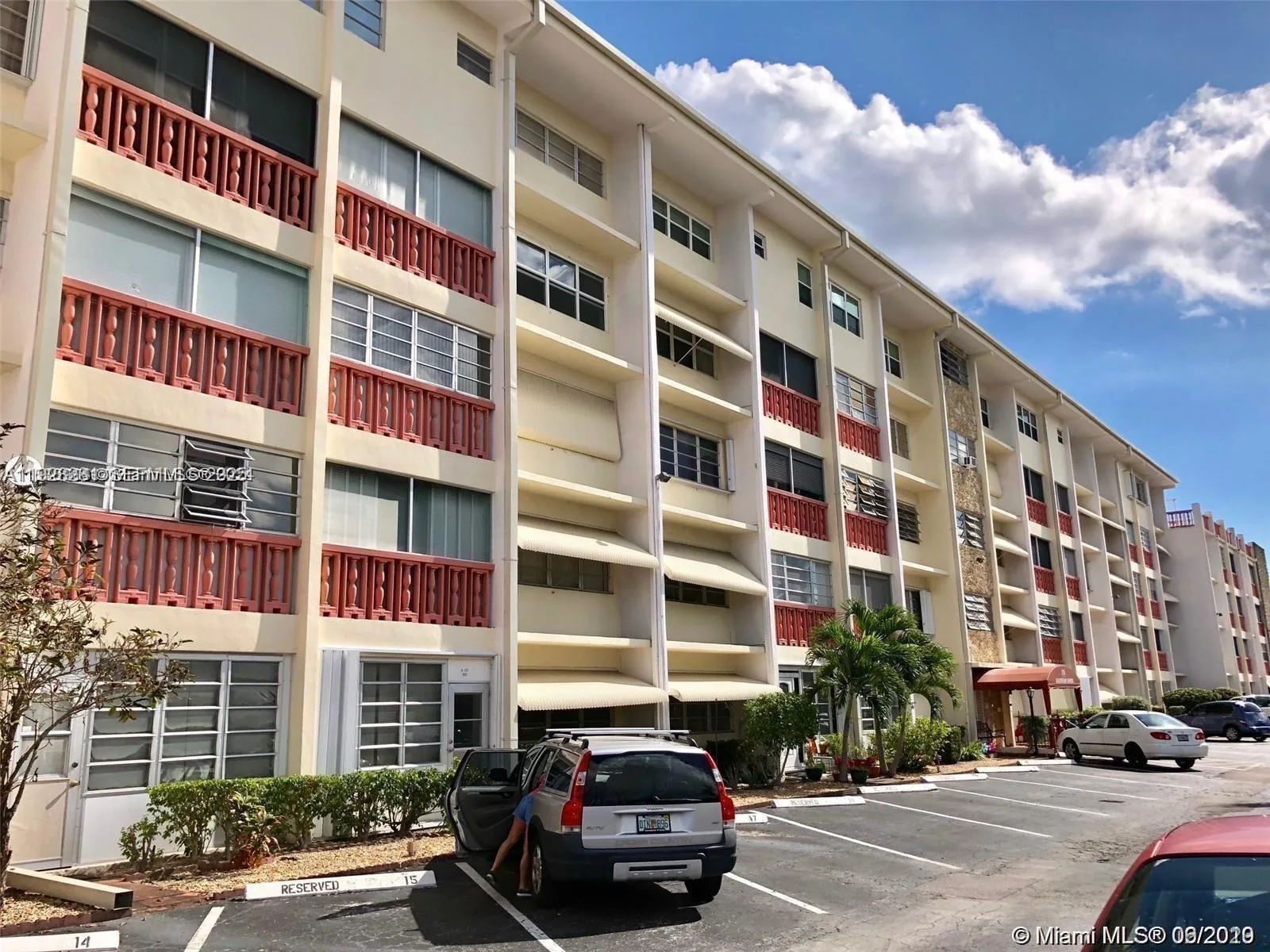215 SE 3rd Ave # 407B, Hallandale Beach, FL 33009