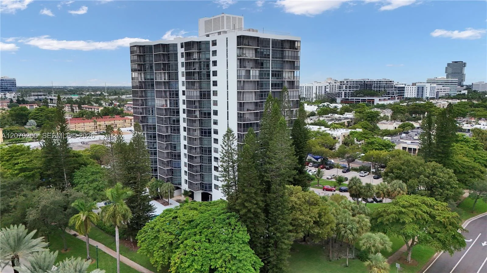20100 W Country Club Dr # 403, Aventura, FL 33180
