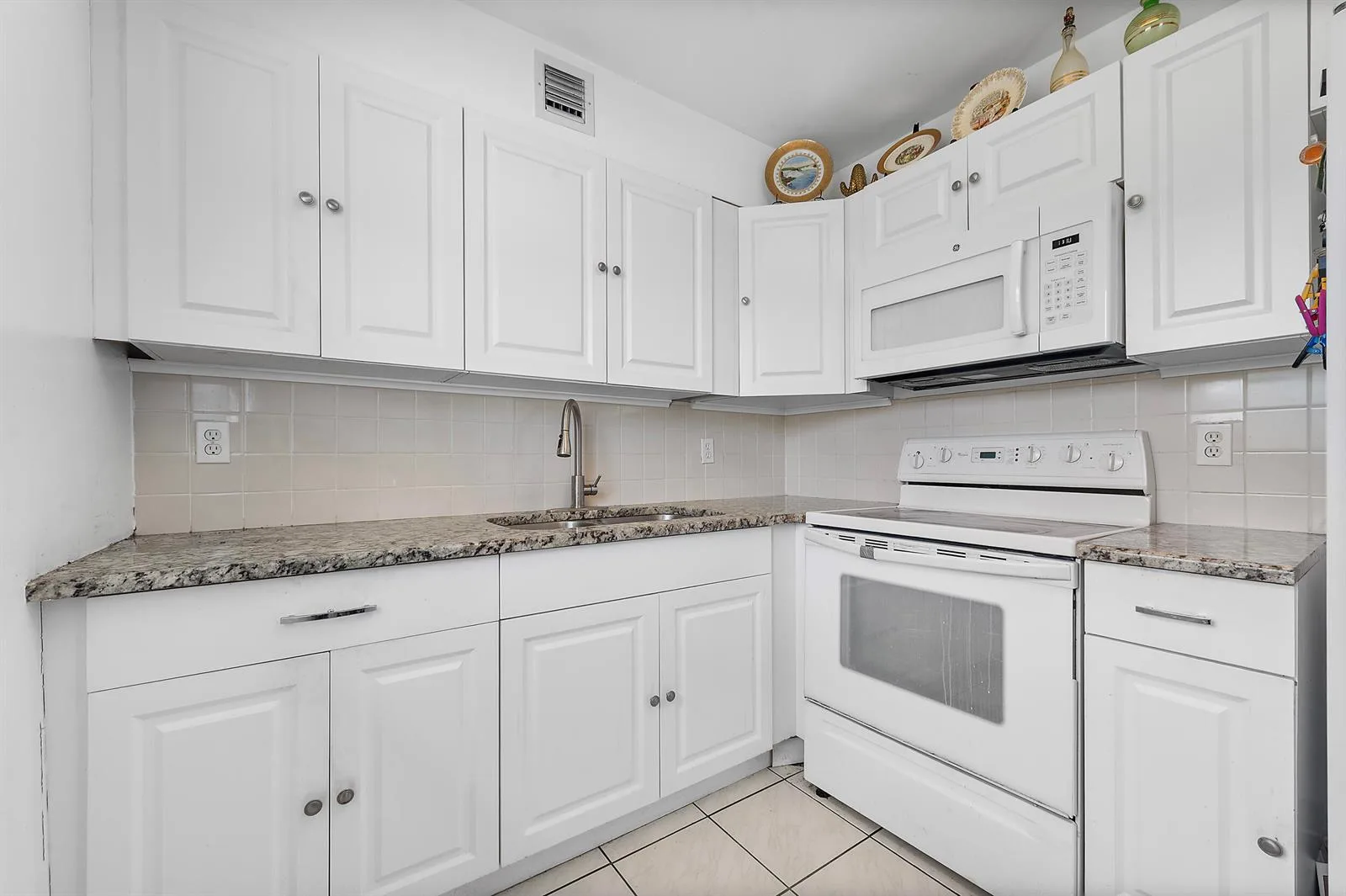477 Monaco J, Delray Beach, FL 33446 photo 10