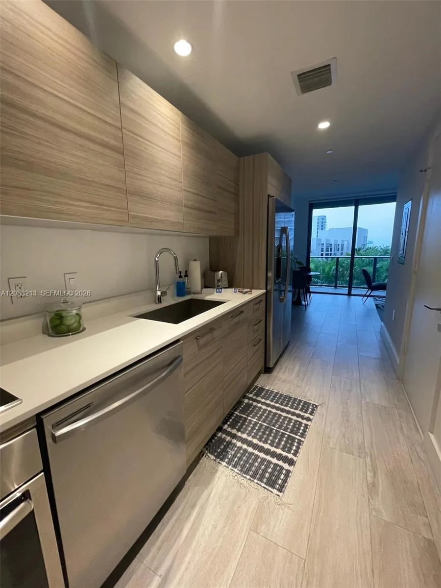 121 NE 34th St # 1015, Miami, FL 33137