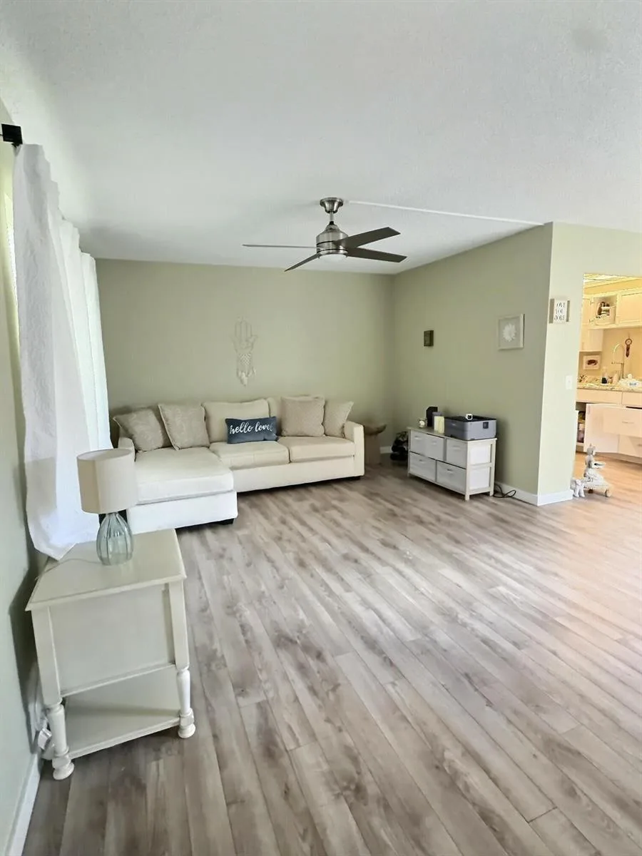 199 E Burgundy E, Delray Beach, FL 33484 photo 4