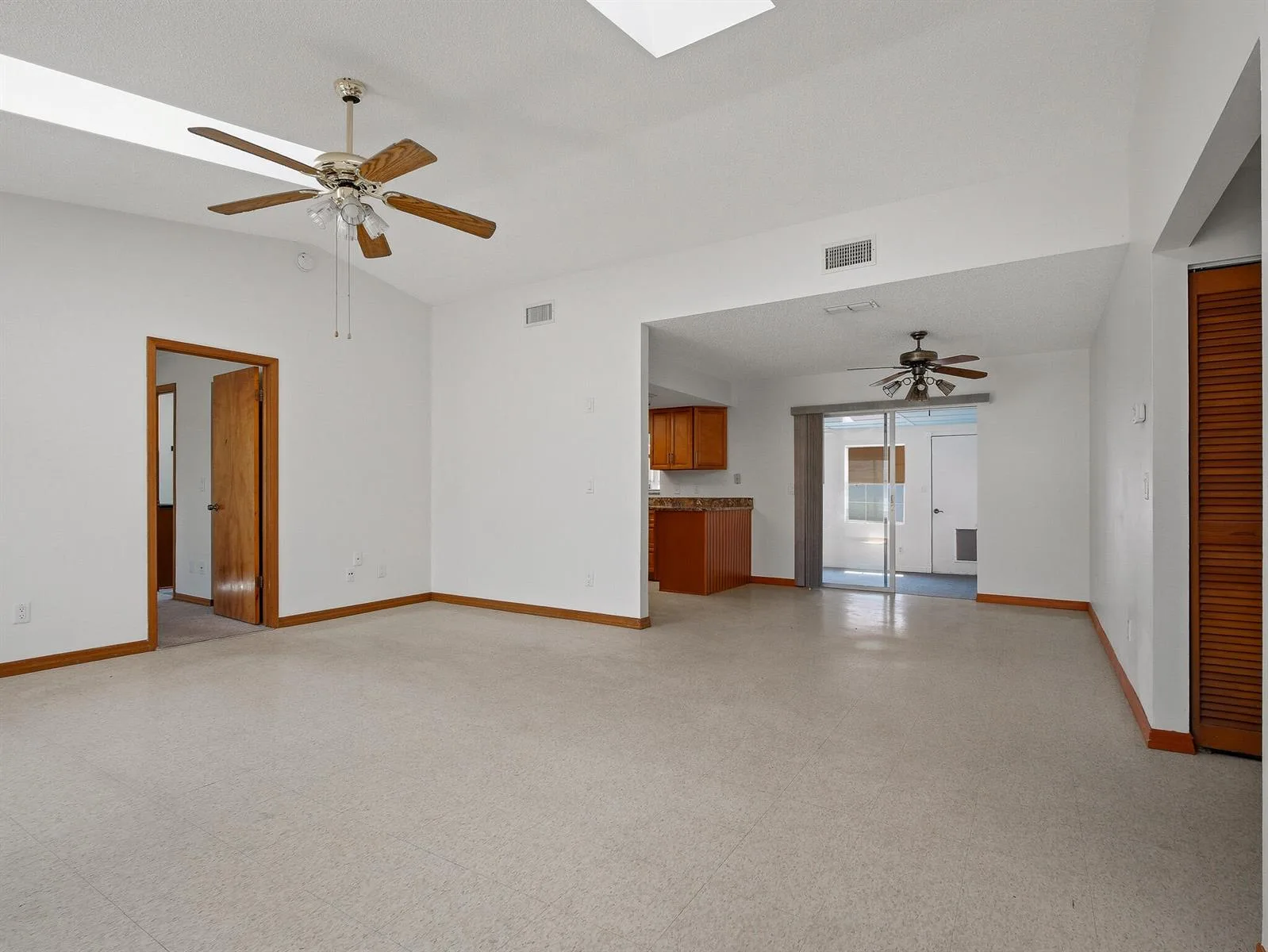 3303 Orange Tree Drive, FL 32141 photo 4