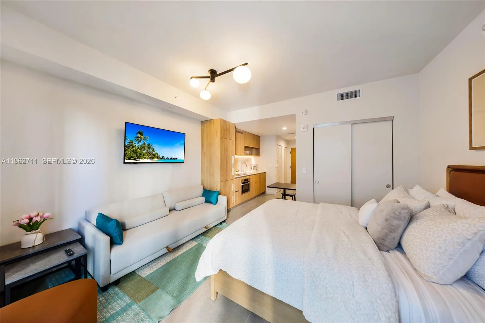 11 NE 6th St # 1208, Miami, FL 33132 photo 2