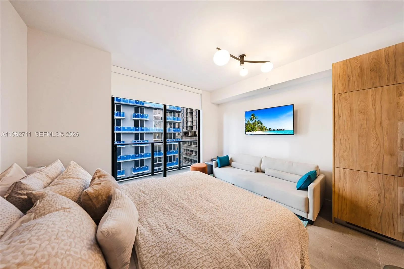 11 NE 6th St # 1208, Miami, FL 33132 photo 3