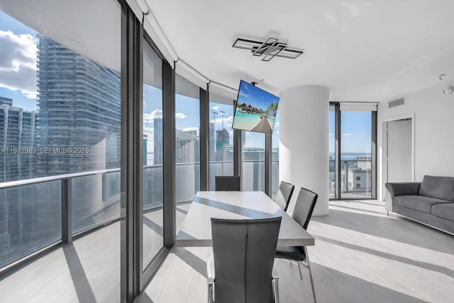 55 SW 9th St # 3703, Miami, FL 33130 photo 3