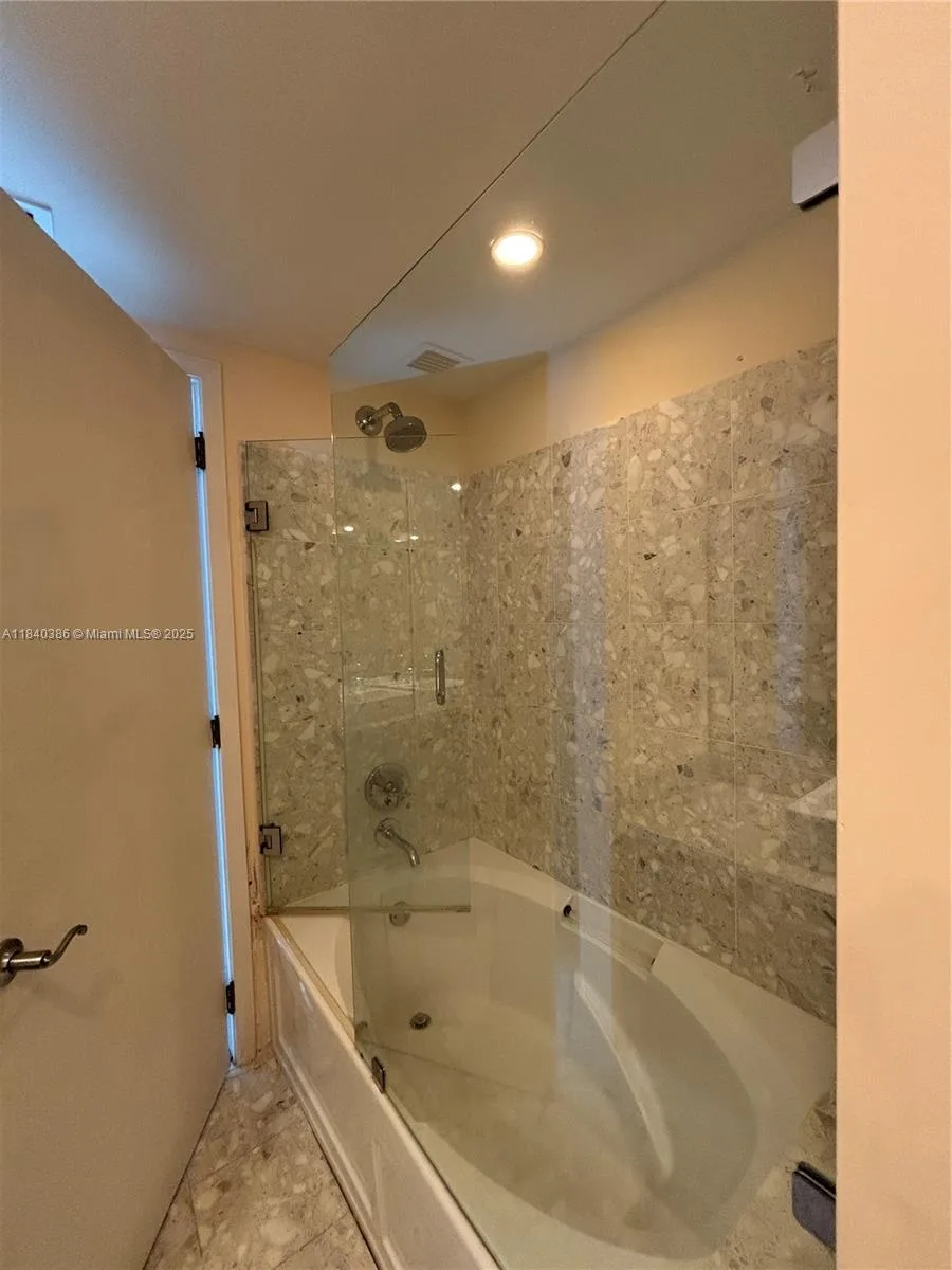 185 SW 7th St # 2612, Miami, FL 33130 photo 12