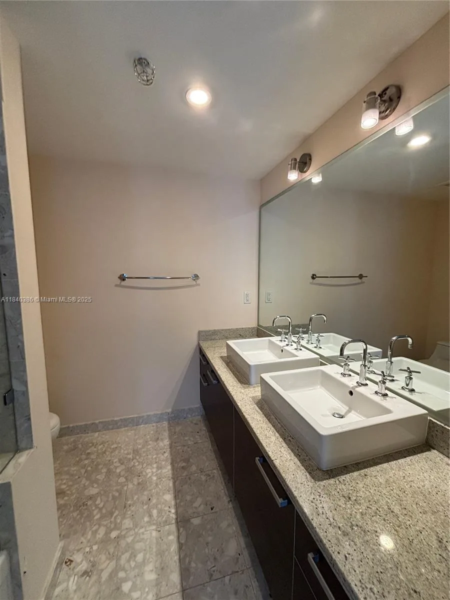 185 SW 7th St # 2612, Miami, FL 33130 photo 13