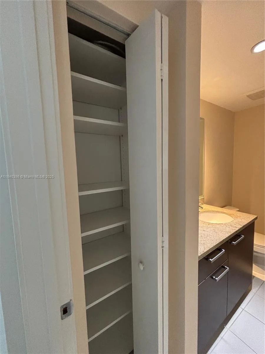 185 SW 7th St # 2612, Miami, FL 33130 photo 9