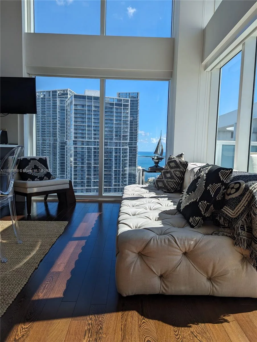 41 SE 5th St # 2302, Miami, FL 33131 photo 6