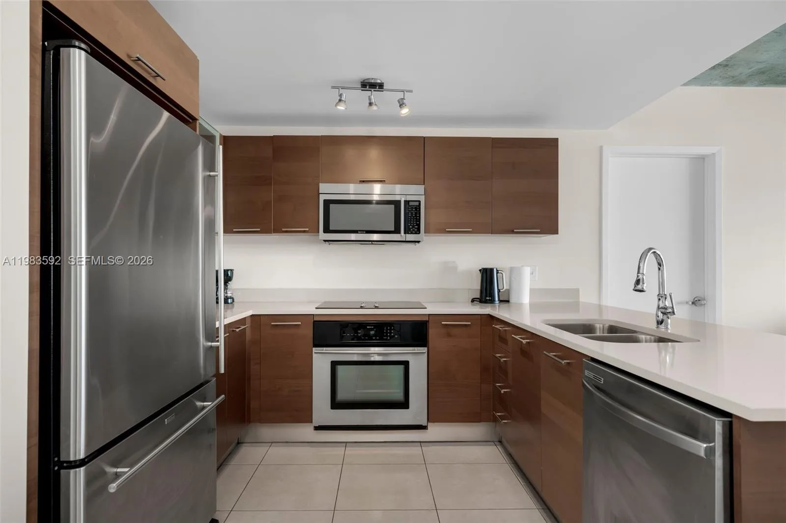 3250 NE 1st Ave # 814, Miami, FL 33137 photo 9
