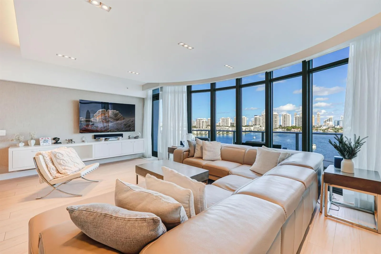 17301 Biscayne Boulevard # 1011, North Miami Beach, FL 33160