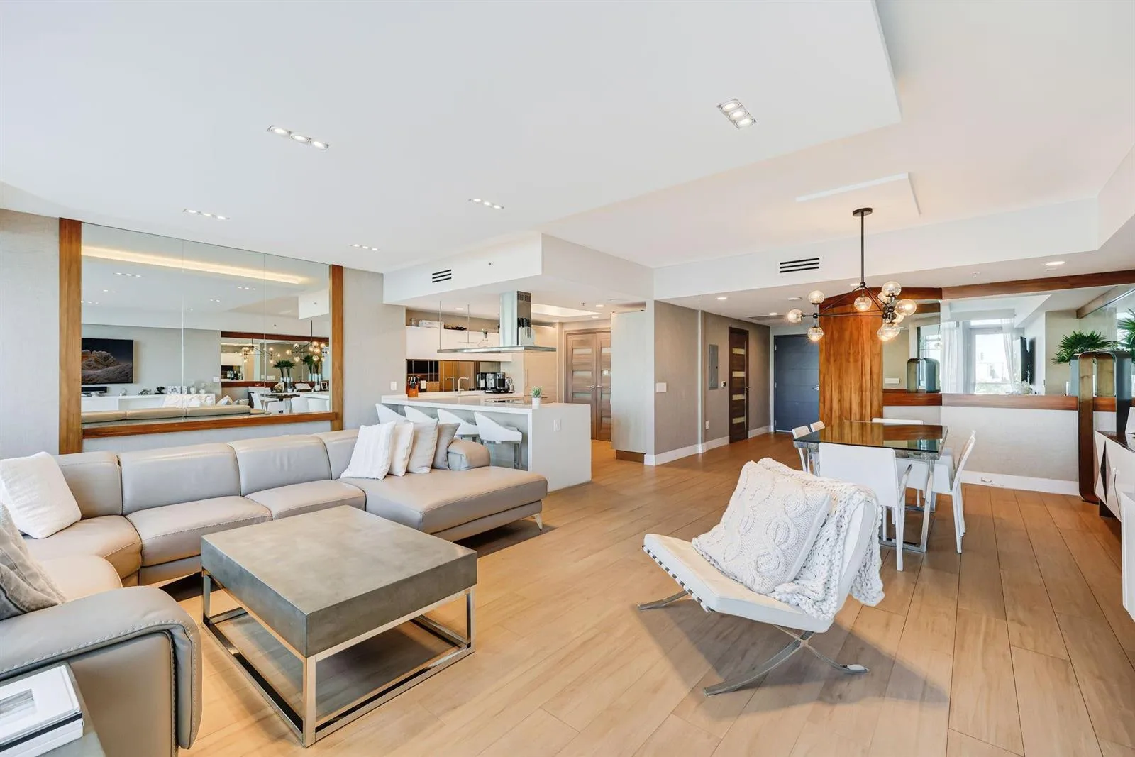 17301 Biscayne Boulevard # 1011, North Miami Beach, FL 33160 photo 4