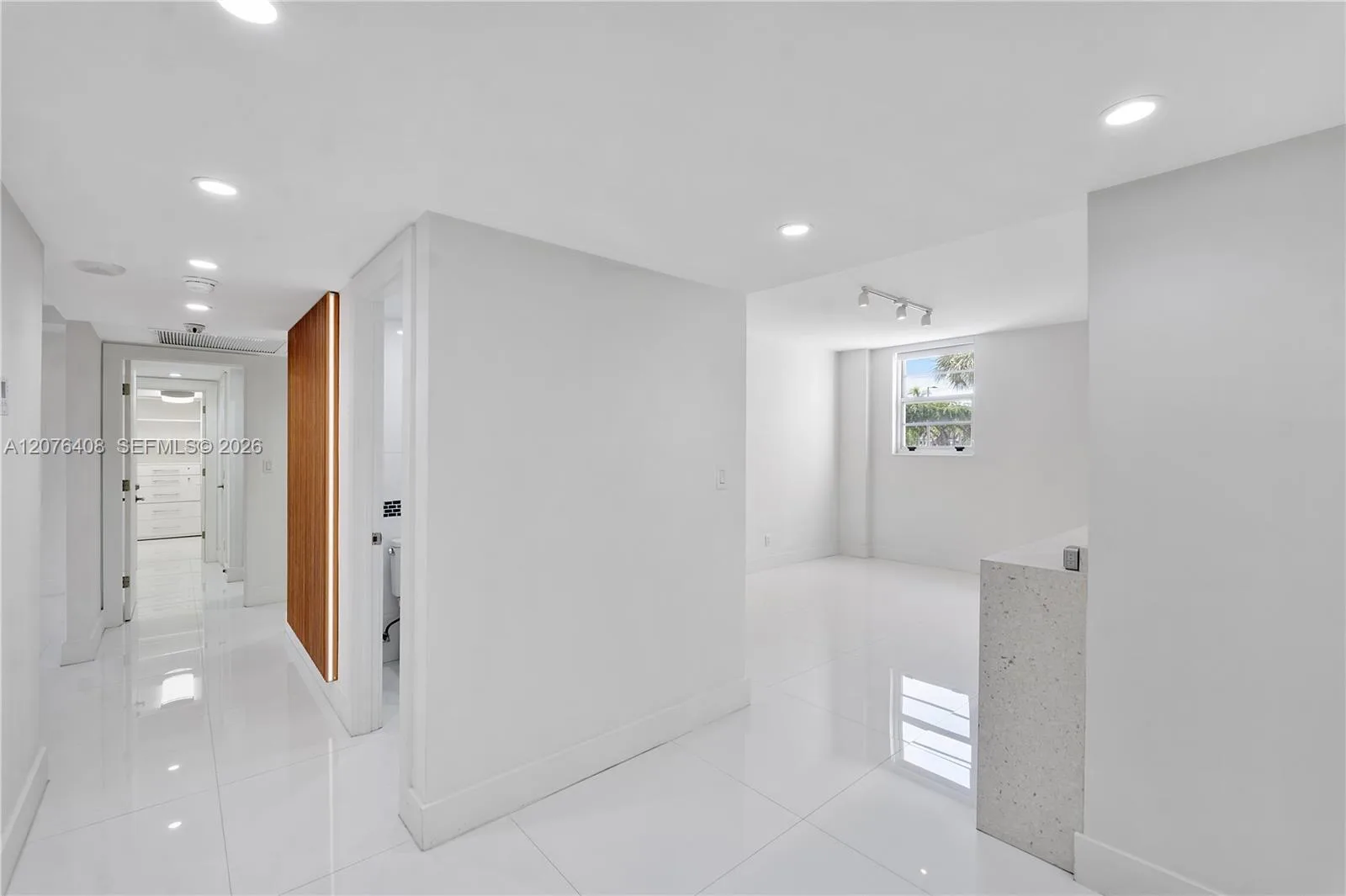 90 Edgewater Dr # 104, Coral Gables, FL 33133