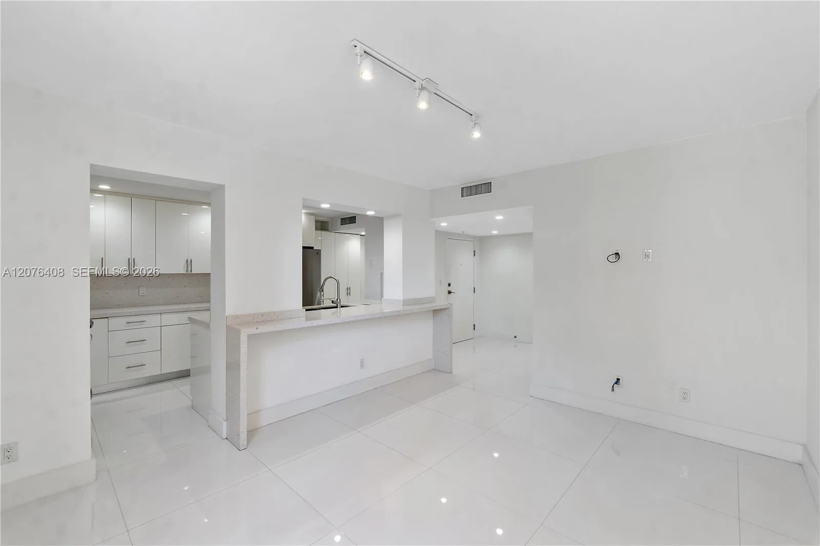 90 Edgewater Dr # 104, Coral Gables, FL 33133 photo 8