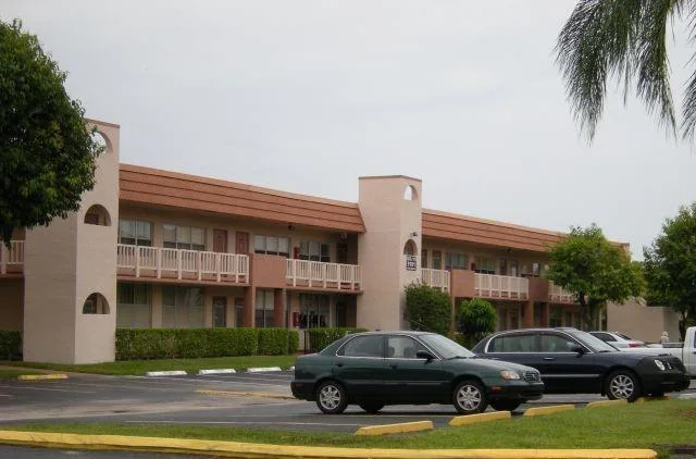 9101 Sunrise Lakes Boulevard # 206, Sunrise, FL 33322