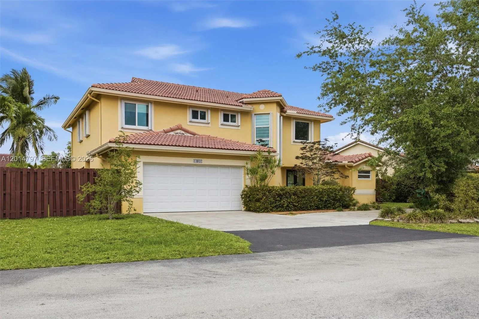 14941 SW 45th Ter, Miami, FL 33185