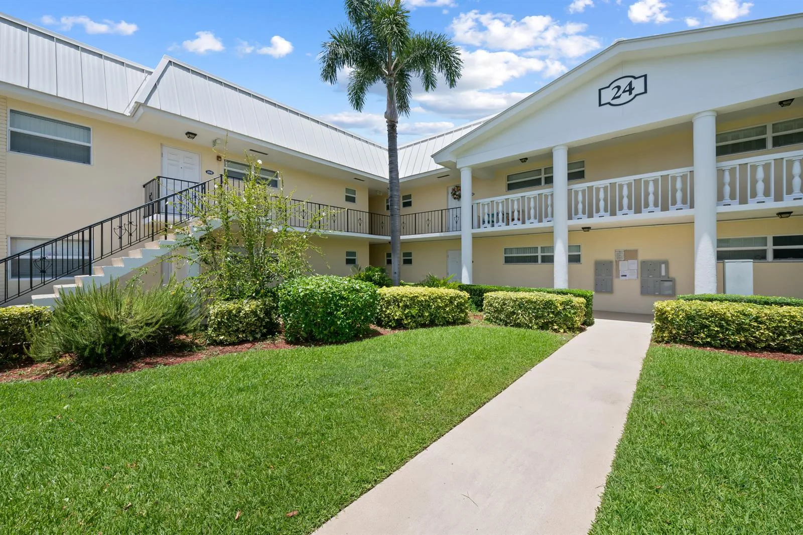 24 COLONIAL CLUB Drive # 101, Boynton Beach, FL 33435