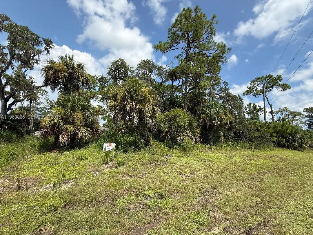 5017 W Tradewinds Cir, La Belle, FL 33935