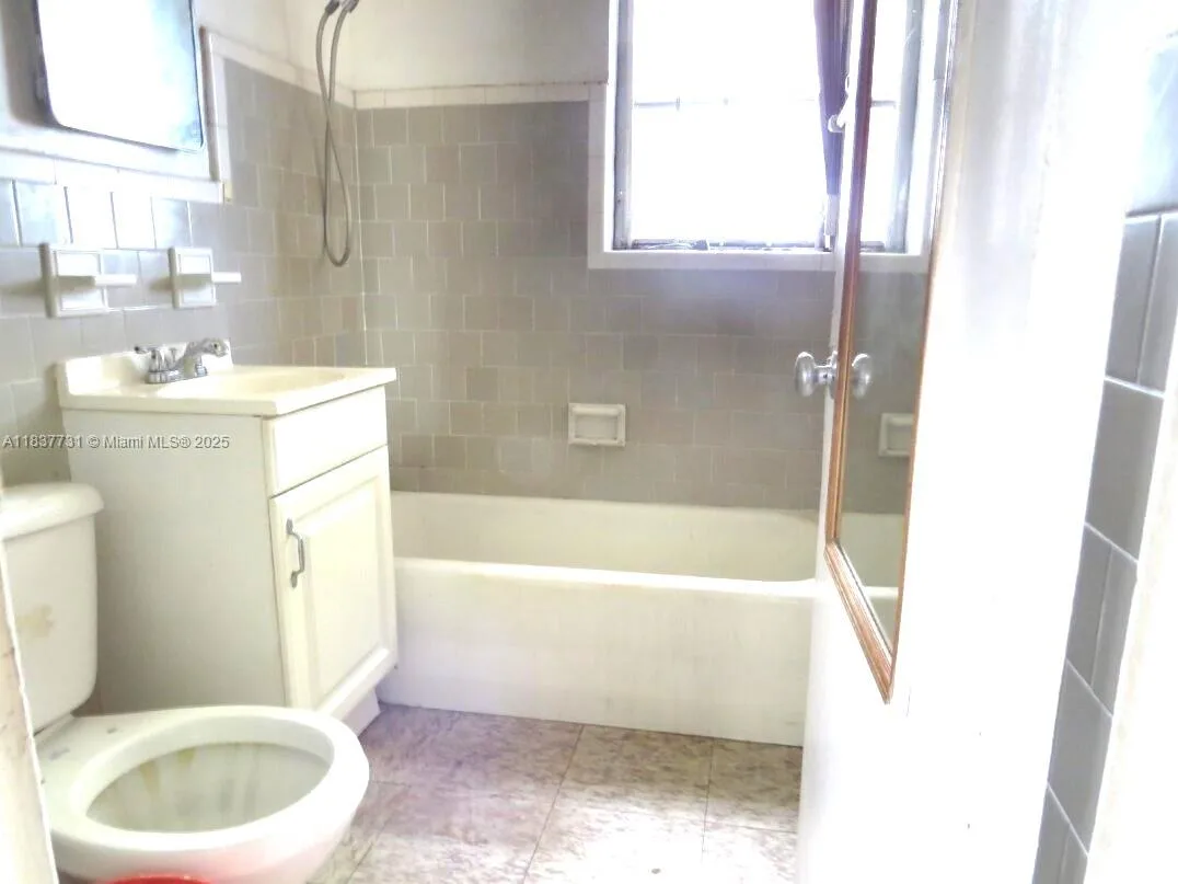 525 NW 16th St, Pompano Beach, FL 33060 photo 8