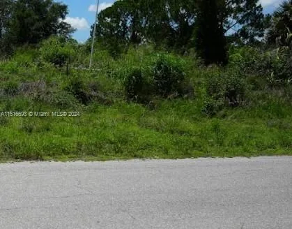 2900 33th St SW, Lehigh Acres, FL 33976
