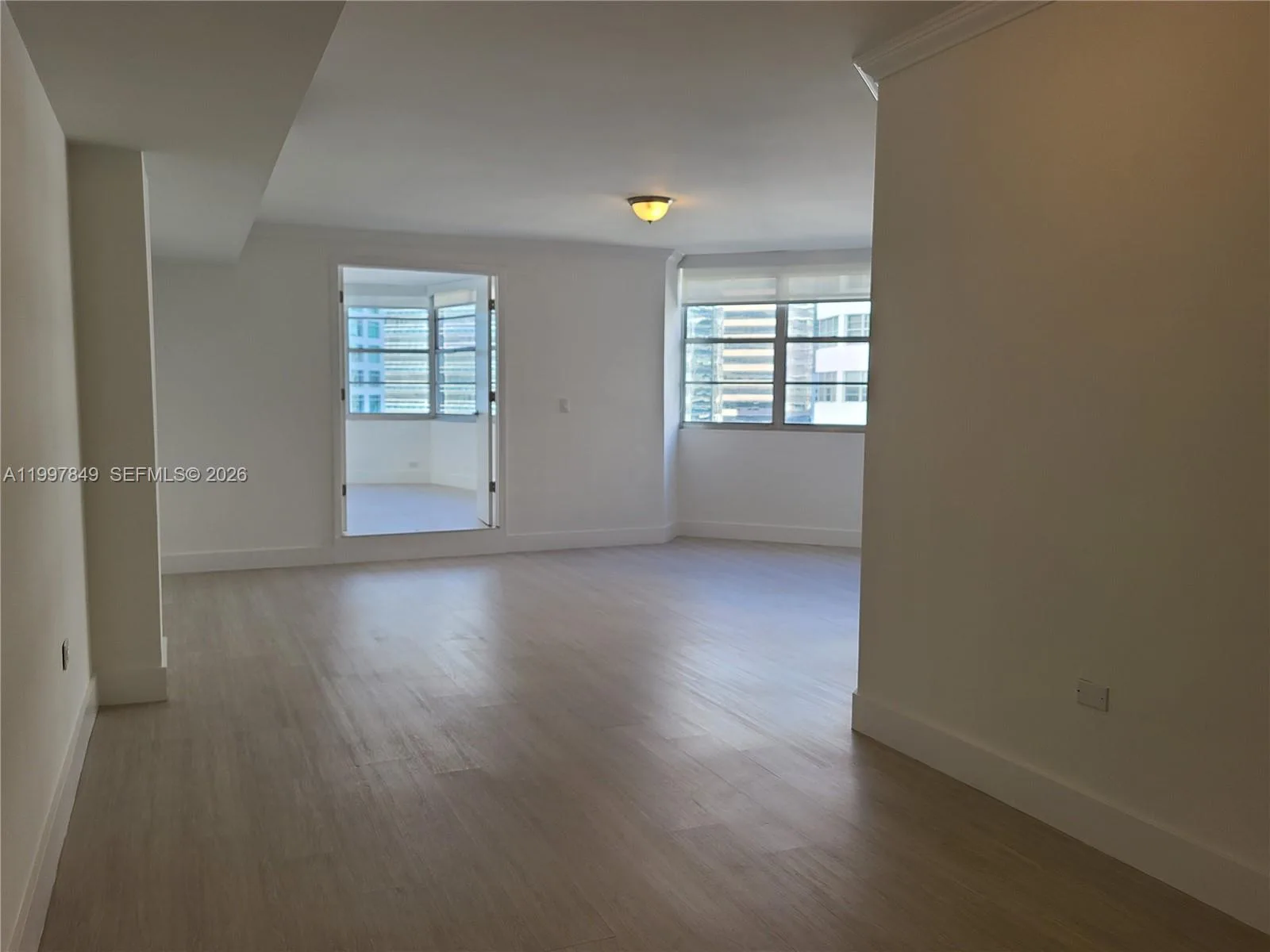 999 Brickell Bay Dr # 1207, Miami, FL 33131