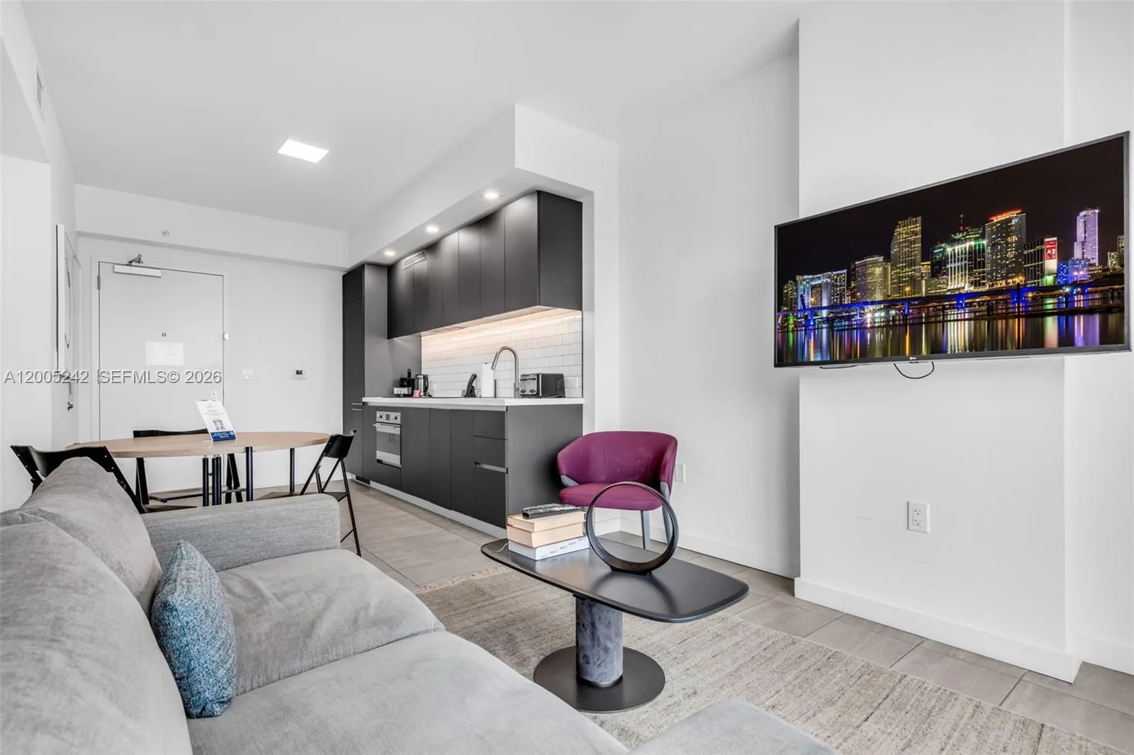 227 NE 2nd St # 2503, Miami, FL 33132 photo 2