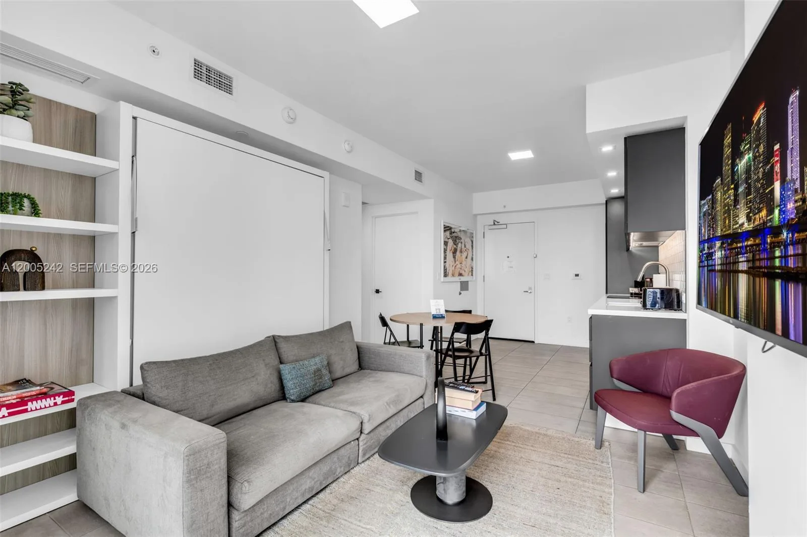 227 NE 2nd St # 2503, Miami, FL 33132 photo 4