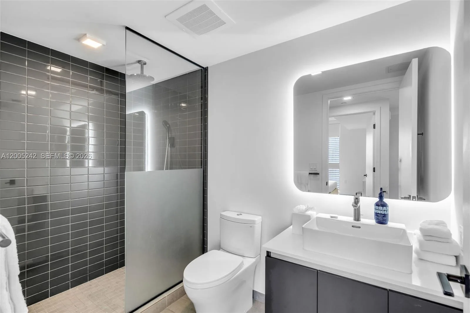 227 NE 2nd St # 2503, Miami, FL 33132 photo 5