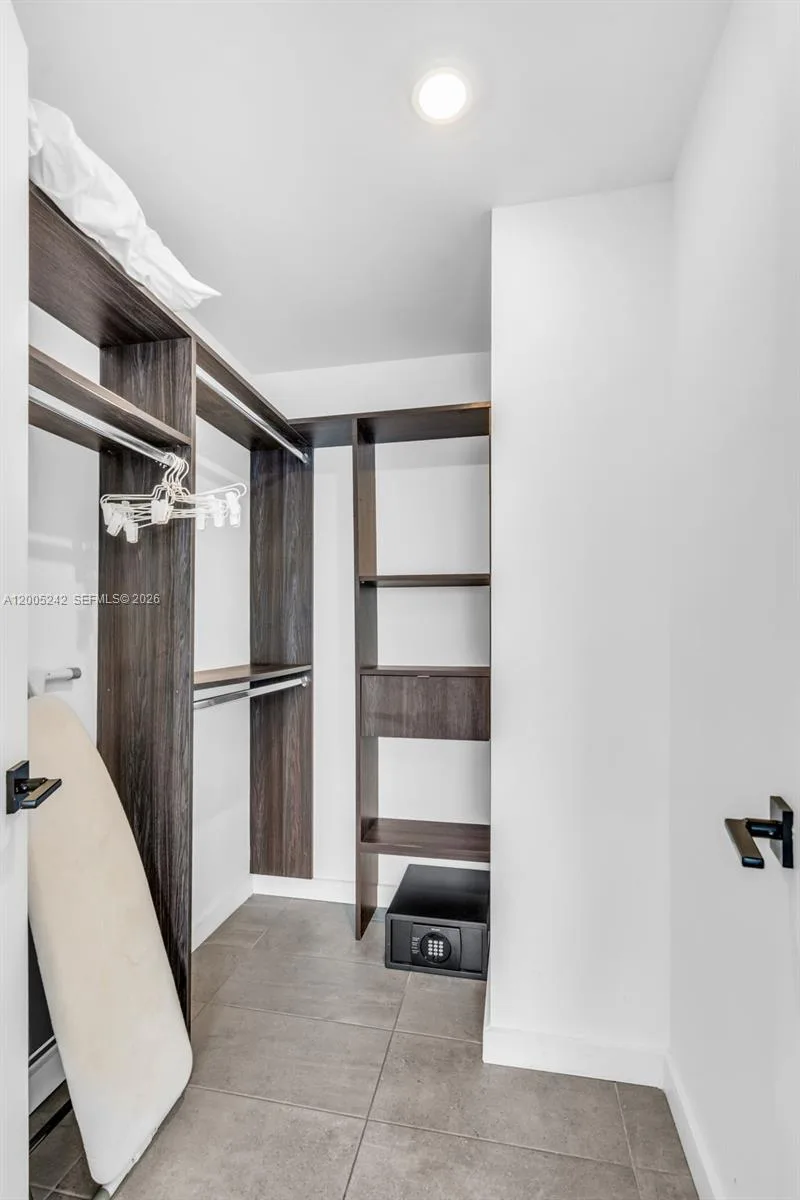 227 NE 2nd St # 2503, Miami, FL 33132 photo 9