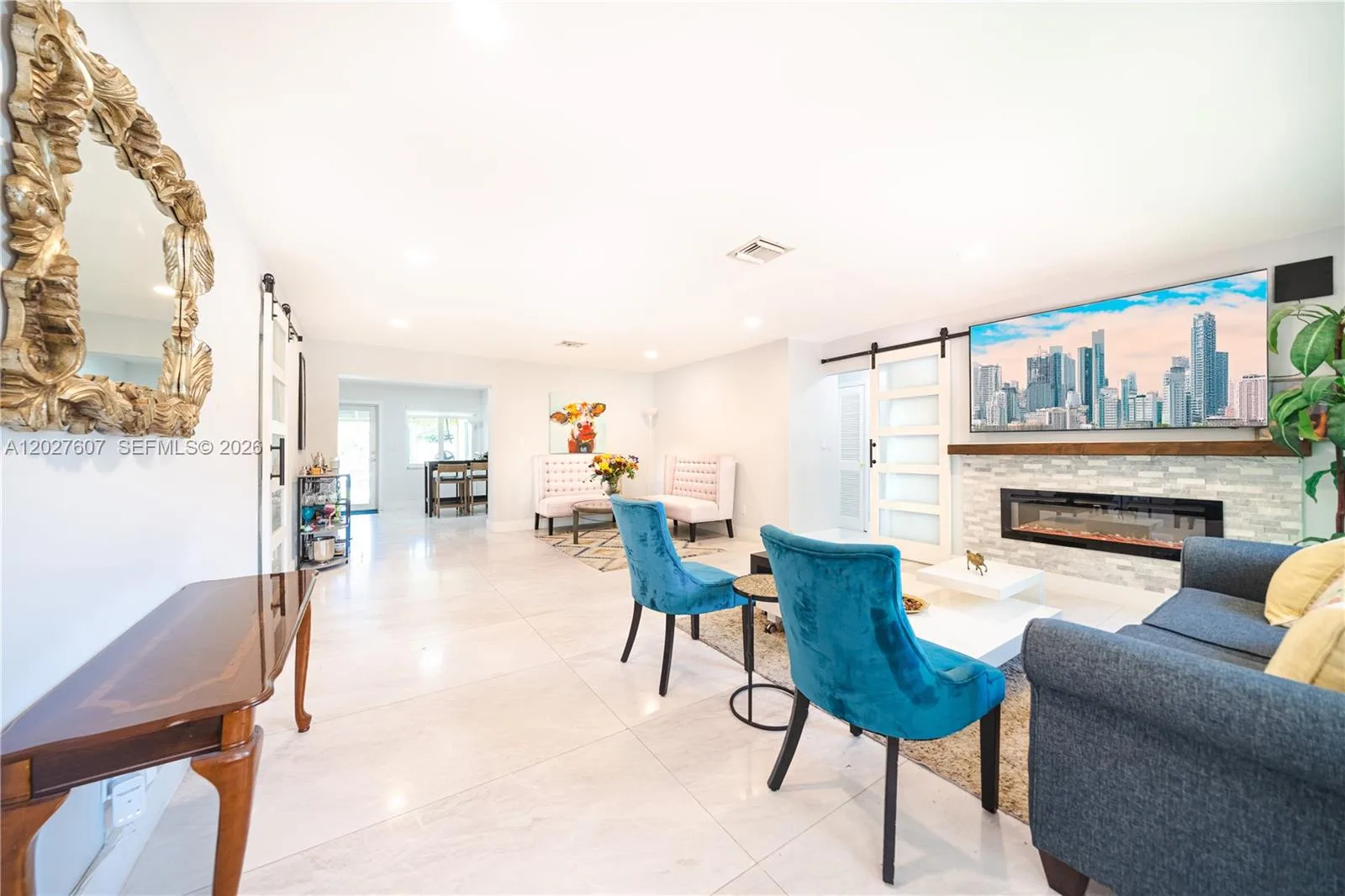 1101 NE 5th St, Hallandale Beach, FL 33009
