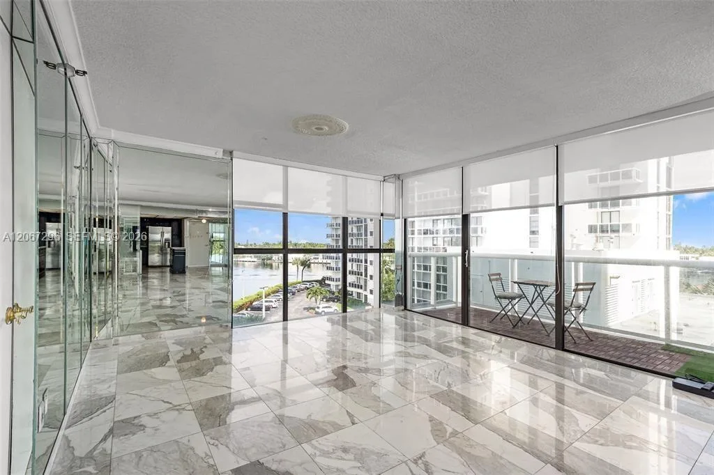 20505 E Country Club Dr # 533, Aventura, FL 33180 photo 3