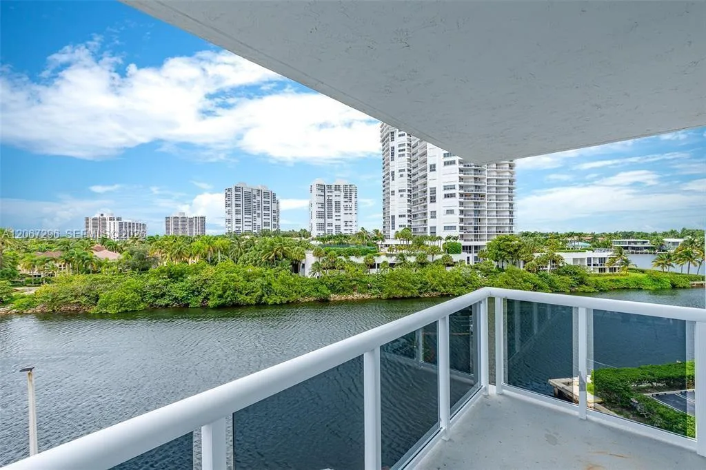 20505 E Country Club Dr # 533, Aventura, FL 33180 photo 4