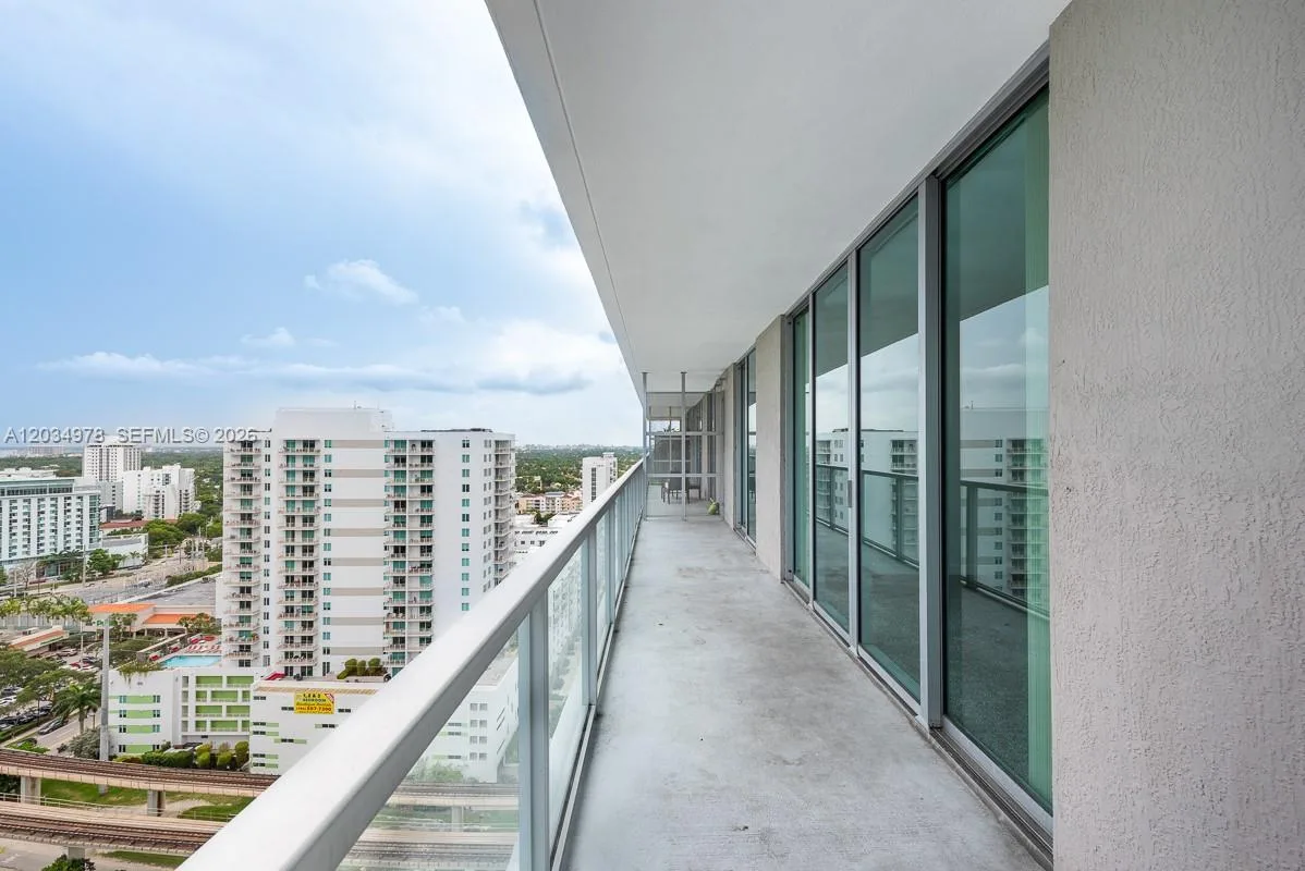 79 SW 12th St # 2303-S, Miami, FL 33130