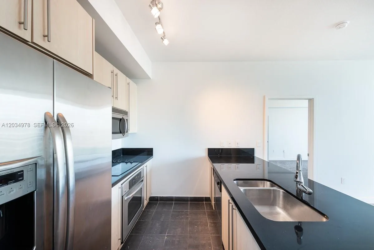 79 SW 12th St # 2303-S, Miami, FL 33130 photo 2