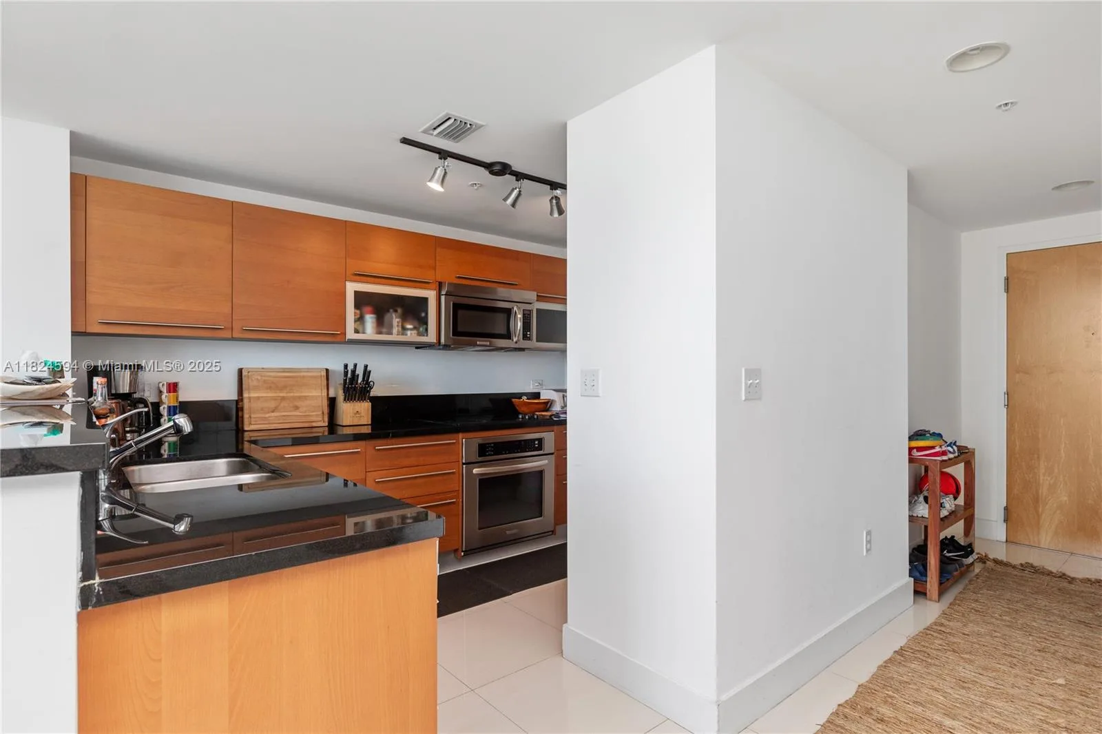 244 Biscayne Blvd # 4107, Miami, FL 33132 photo 12