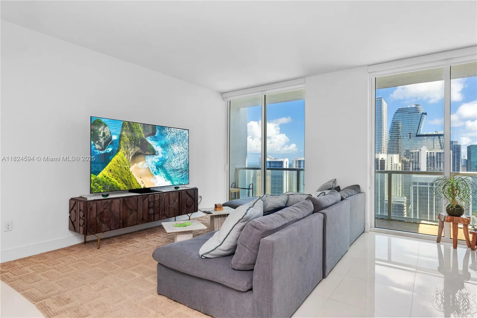 244 Biscayne Blvd # 4107, Miami, FL 33132 photo 5